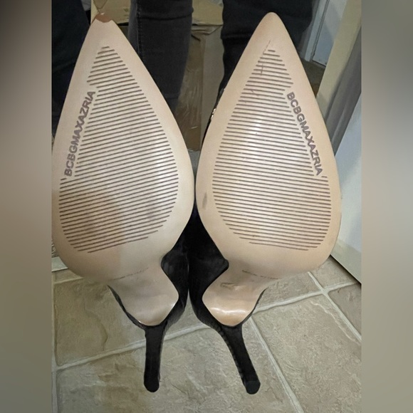 BCBG MAX AZRIA KNEE HIGH BOOTS. - Picture 7 of 7